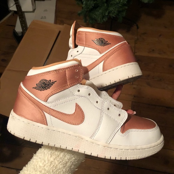 jordan mid 1 rose gold